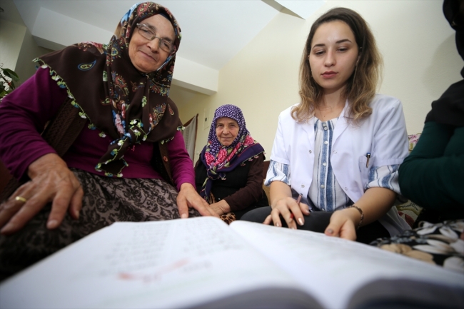 Dört elti 70'inden sonra okuryazar oldu